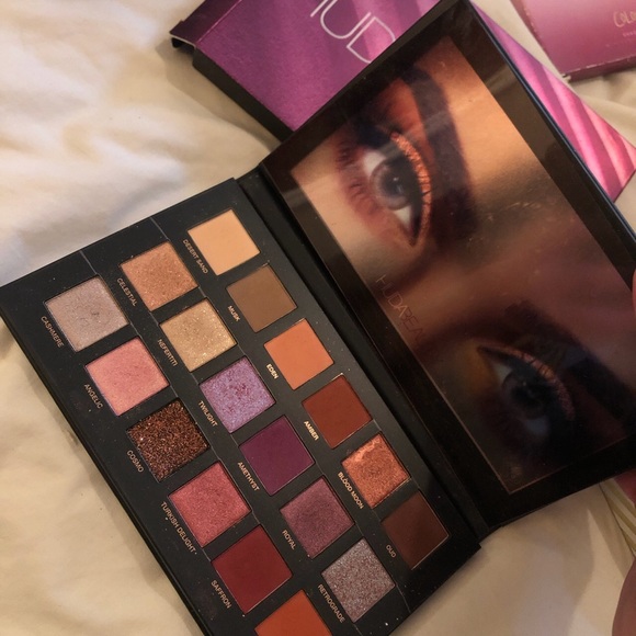Makeup Pallet Bundle - Picture 3 of 4